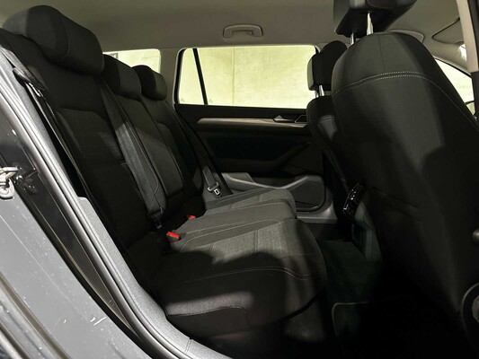 Volkswagen Passat Variant 1.5 TSI Business 150pk 2020 (Origineel-NL+1e eignaar), J-046-XK