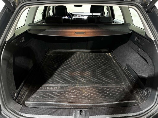 Volkswagen Passat Variant 1.5 TSI Business 150pk 2020 (Origineel-NL+1e eignaar), J-046-XK