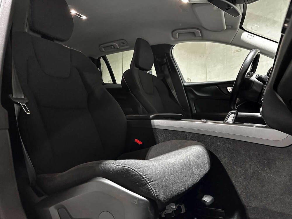 Volvo V60 2.0 B3 Momentum Advantage 163pk 2020 (Origineel-NL+1e eigenaar), K-370-BF