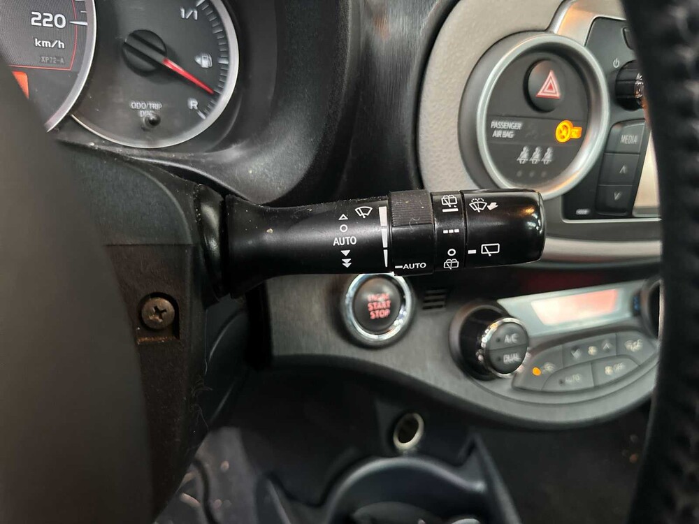 Toyota Yaris 1.3 VVTi Aspiration 2011 98pk, RB-304-D