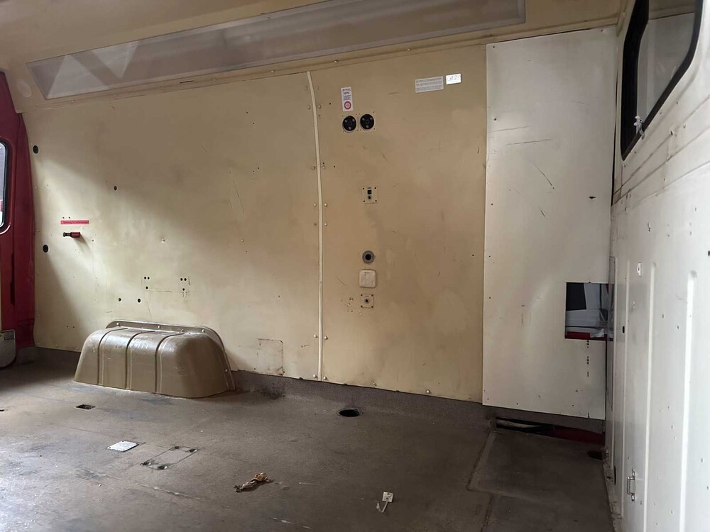 Mercedes-Benz -Brandweerwagen- 310D hoog G.V.W. Lang/Laag 95pk 1994, V-76-NGP