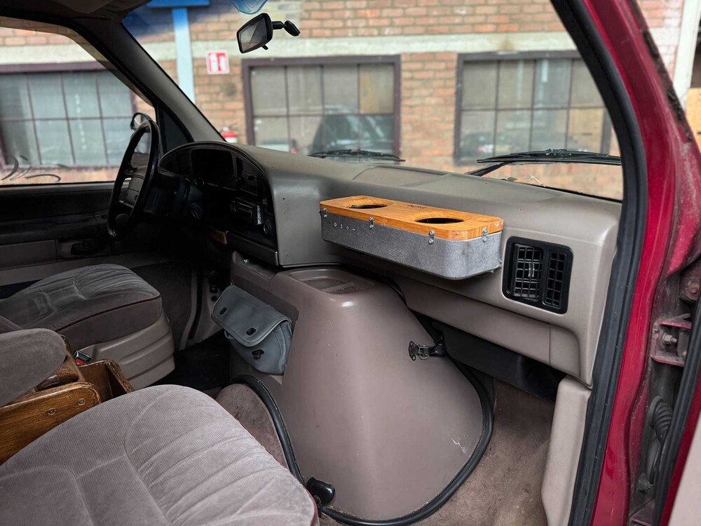 Ford E150 5.0 1993, 95-VH-NN