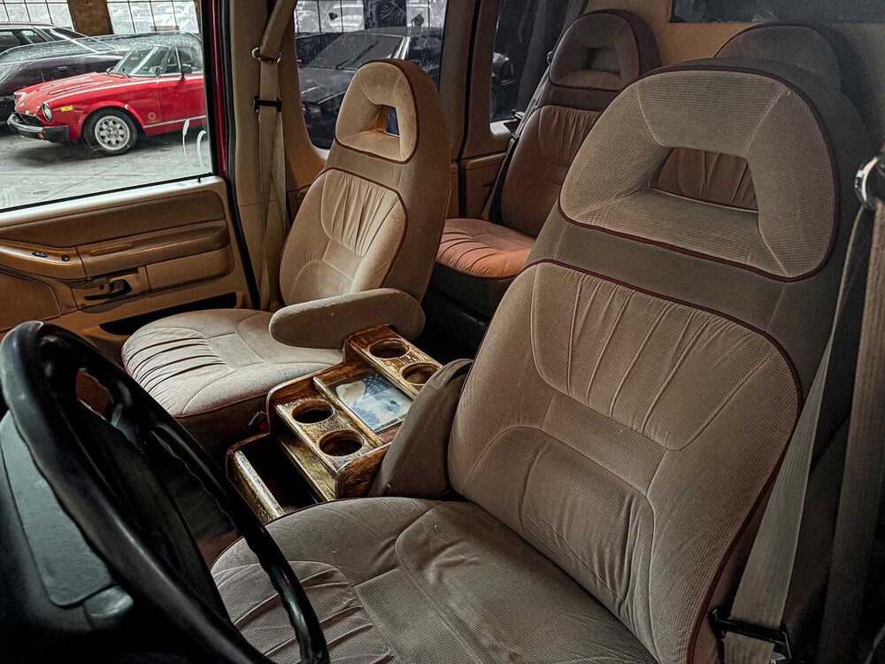 Ford E150 5.0 1993, 95-VH-NN