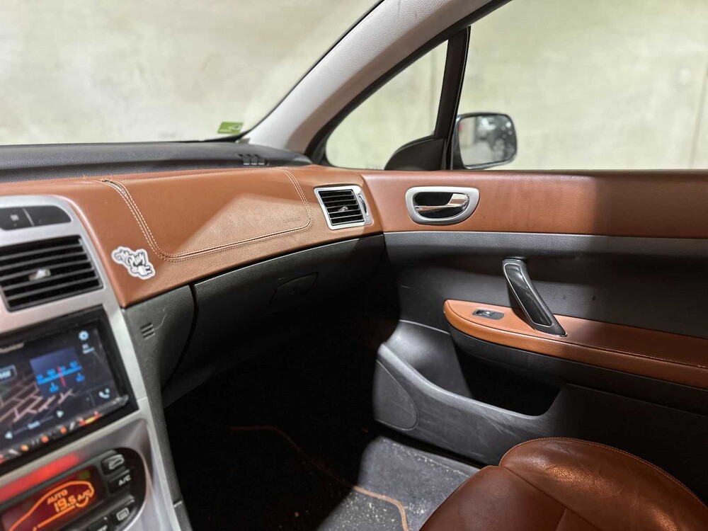 Peugeot 307 CC 2.0-16V 136pk 2005, 67-RG-XG