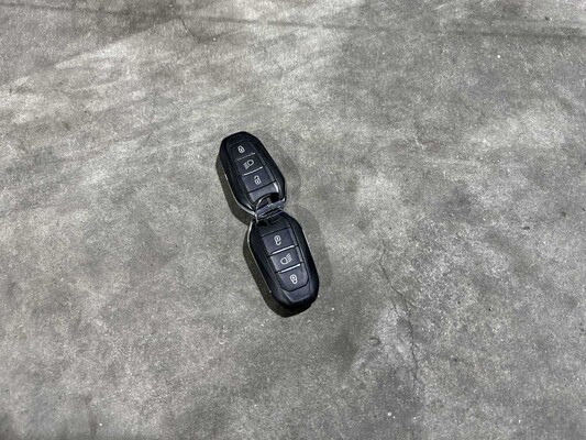 Peugeot 2008 1.2 PureTech Allure 102pk 2021 (Origineel-NL+1e eigenaar), K-010-KV