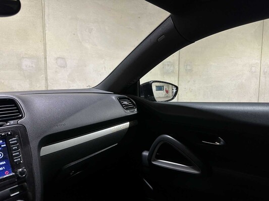 Volkswagen Scirocco 1.4 TSI Highline 122pk 2009, J-351-JG