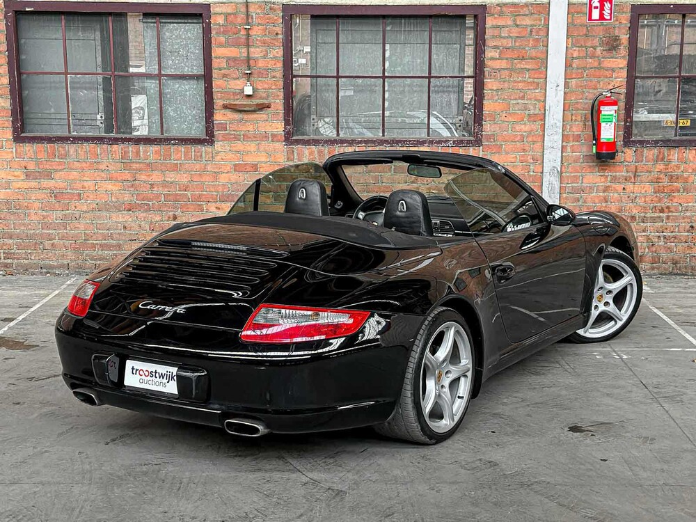 Porsche 911 Carrera Cabriolet 997 3.6 325pk 2005 handgeschakeld -Youngtimer-