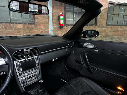 Porsche 911 Carrera Cabriolet 997 3.6 325pk 2005 handgeschakeld -Youngtimer-