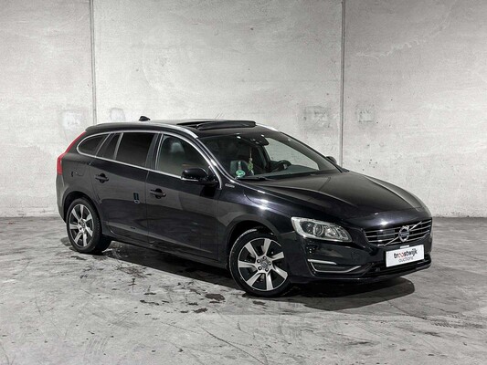 Volvo V60 2.4 D6 AWD Plug-In Hybrid Summum 285pk 2013 (Origineel-NL), 6-SFG-70