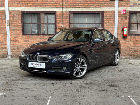 BMW 320i EfficientDynamics Edition Upgrade Edition 170pk 2013 (Origineel-NL) 3-serie, 1-SLL-03