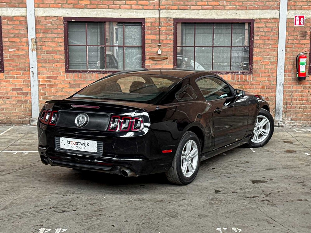 Ford Mustang 3.7 V6 305pk 2012 Coupe -Handgeschakeld-