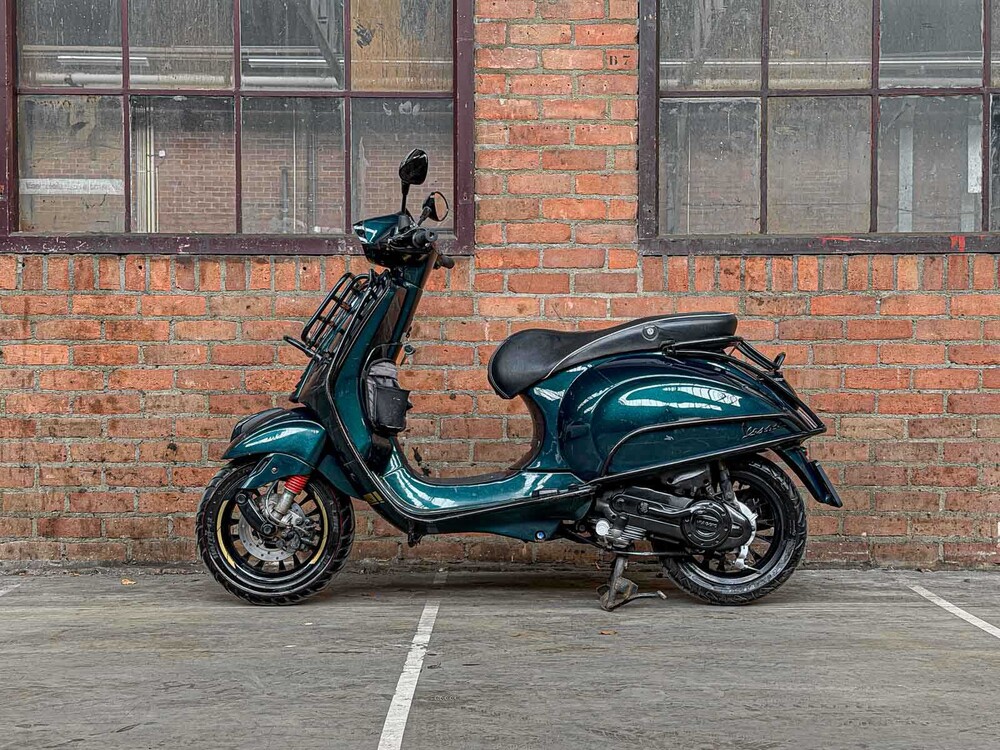 Piaggio Vespa Sprint 4T Sport 80cc (CUSTOM) -AKRAPOVIC- 2014 Scooter, F-277-ZH