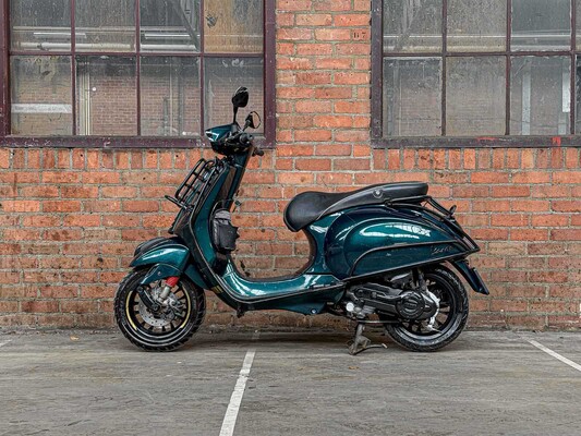 Piaggio Vespa Sprint 4T Sport 80cc (CUSTOM) -AKRAPOVIC- 2014 Scooter, F-277-ZH