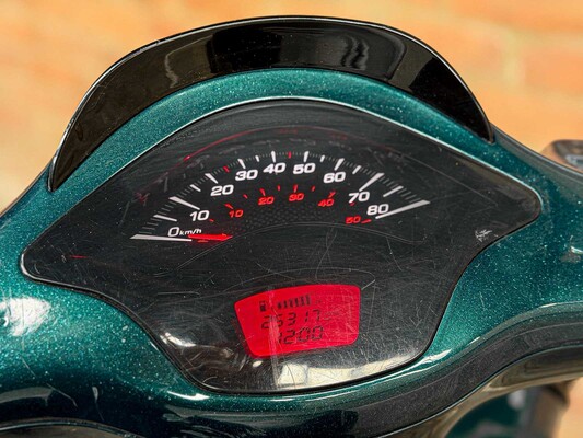 Piaggio Vespa Sprint 4T Sport 80cc (CUSTOM) -AKRAPOVIC- 2014 Scooter, F-277-ZH