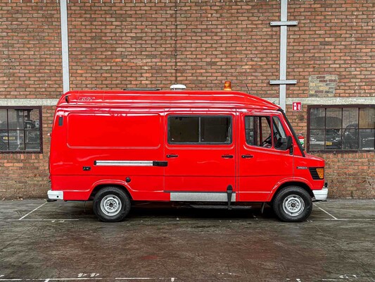 Mercedes-Benz -Brandweerwagen- 310D hoog G.V.W. Lang/Laag 95pk 1994, V-76-NGP