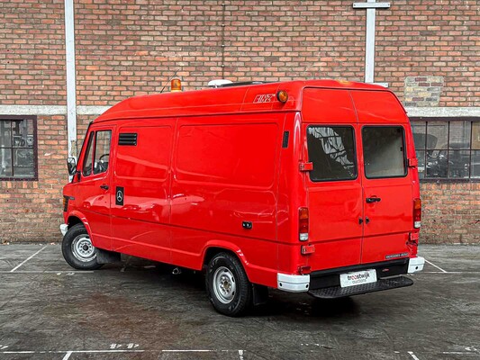 Mercedes-Benz -Brandweerwagen- 310D hoog G.V.W. Lang/Laag 95pk 1994, V-76-NGP