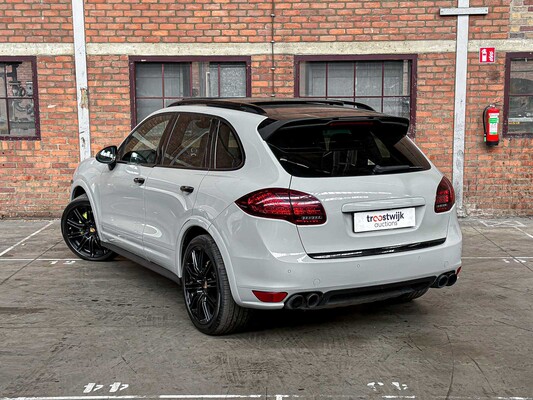 Porsche Cayenne S 4.8 V8 Sport-Chrono 400pk 2013, JP-842-T