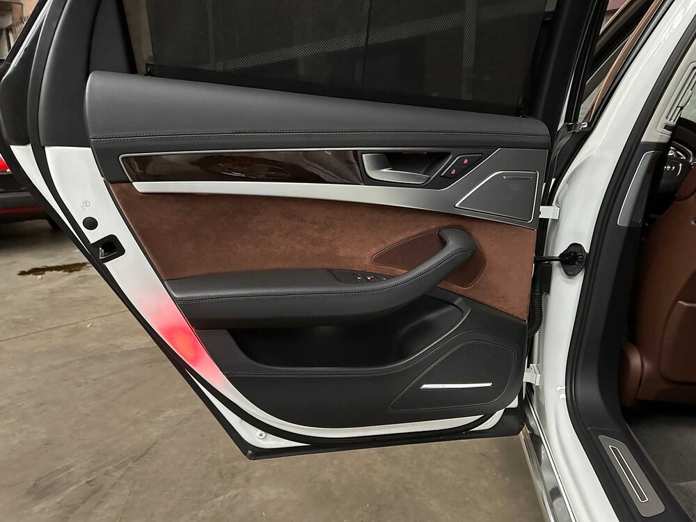 Audi A8 4.2 FSI V8 Quattro 372pk 2011