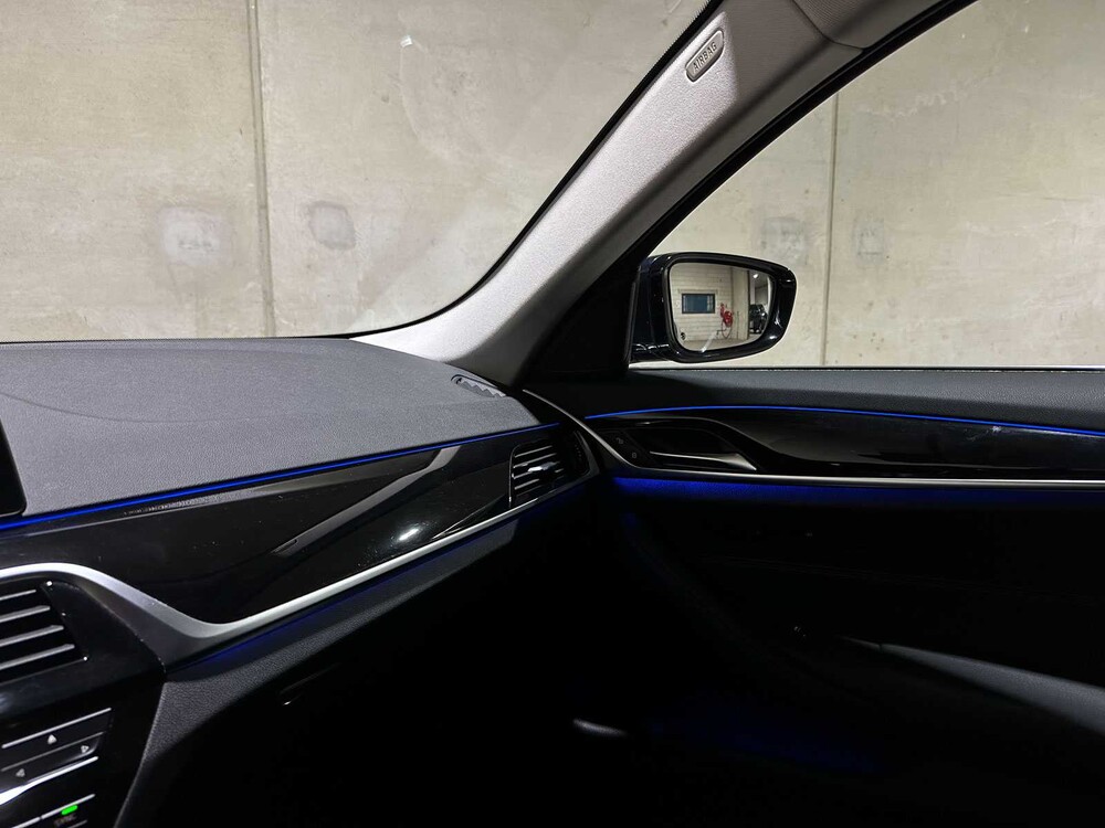 BMW 520i Touring High Executive Sport-Line 5-serie 184pk 2019 (Origineel-NL), XG-208-V