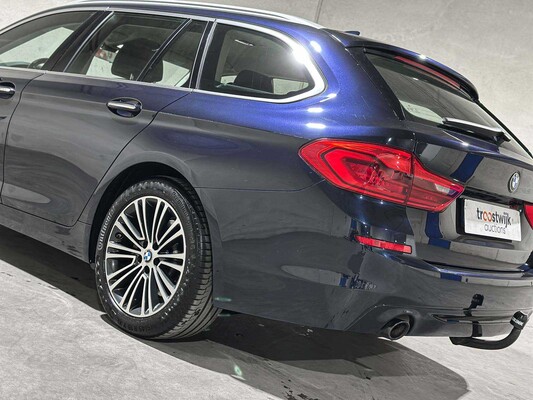 BMW 520i Touring High Executive Sport-Line 5-serie 184pk 2019 (Origineel-NL), XG-208-V