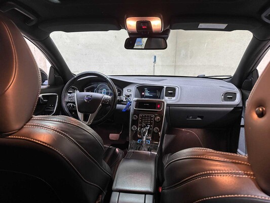 Volvo V60 2.4 D6 AWD Plug-In Hybrid Summum 215pk 2013 (Origineel-NL), 6-SVN-43