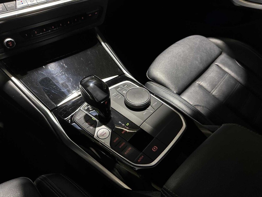 BMW 330e Touring Business Edition Plus 184pk 2021 3-serie (Origineel-NL + 1e Eigenaar) L-480-TL