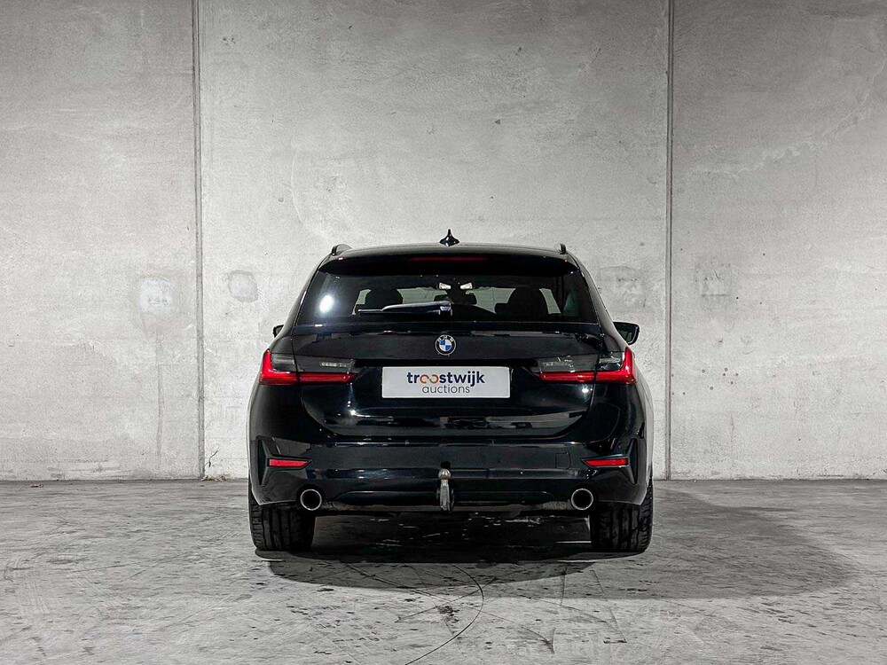 BMW 330e Touring Business Edition Plus 184pk 2021 3-serie (Origineel-NL + 1e Eigenaar) L-480-TL