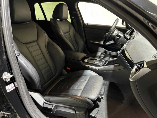 BMW 330e Touring Business Edition Plus 184pk 2021 3-serie (Origineel-NL + 1e Eigenaar) L-480-TL