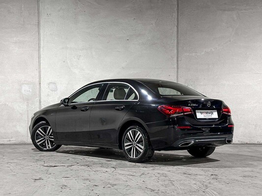 Mercedes-Benz A250 e Business Solution Luxury Limited 218pk 2020 (Origineel-NL + 1e Eigenaar) A-klasse, J-849-SG