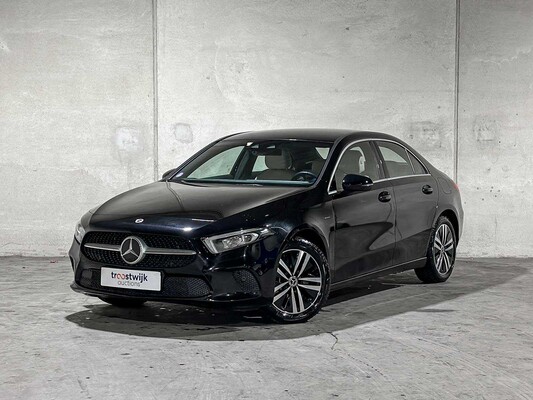 Mercedes-Benz A250 e Business Solution Luxury Limited 218pk 2020 (Origineel-NL + 1e Eigenaar) A-klasse, J-849-SG