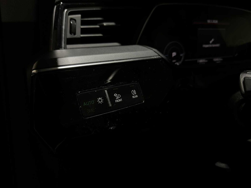 Audi e-tron 50 Quattro Launch Edition Plus 71 kWh 313pk 2020 (Origineel-NL + 1e Eigenaar), H-770-SH