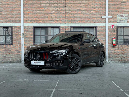 Luxury & sports cars in Boxmeer