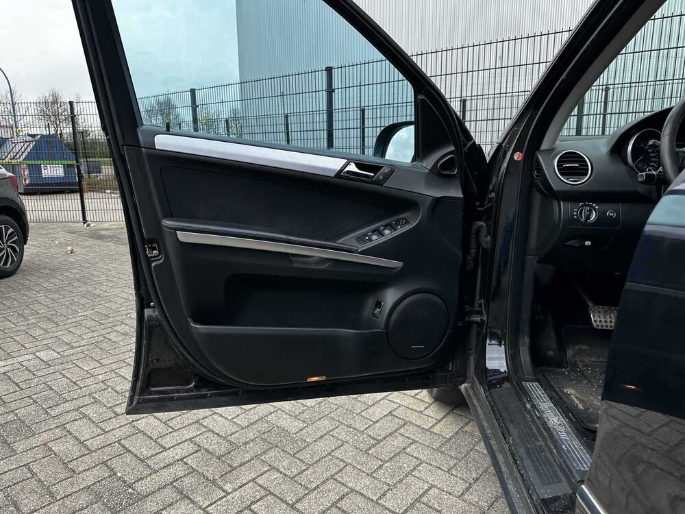 Mercedes-Benz M320 CDI M-class 221hp 2006, V-450-HD