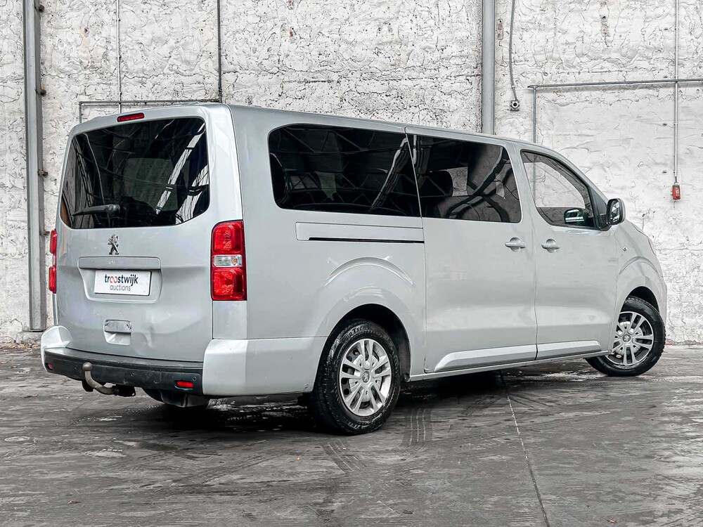 Peugeot Expert Traveller 1.5 9-seater 120hp 2019