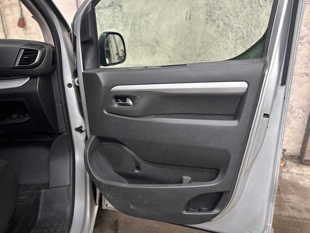 Peugeot Expert Traveller 1.5 9-seater 120hp 2019