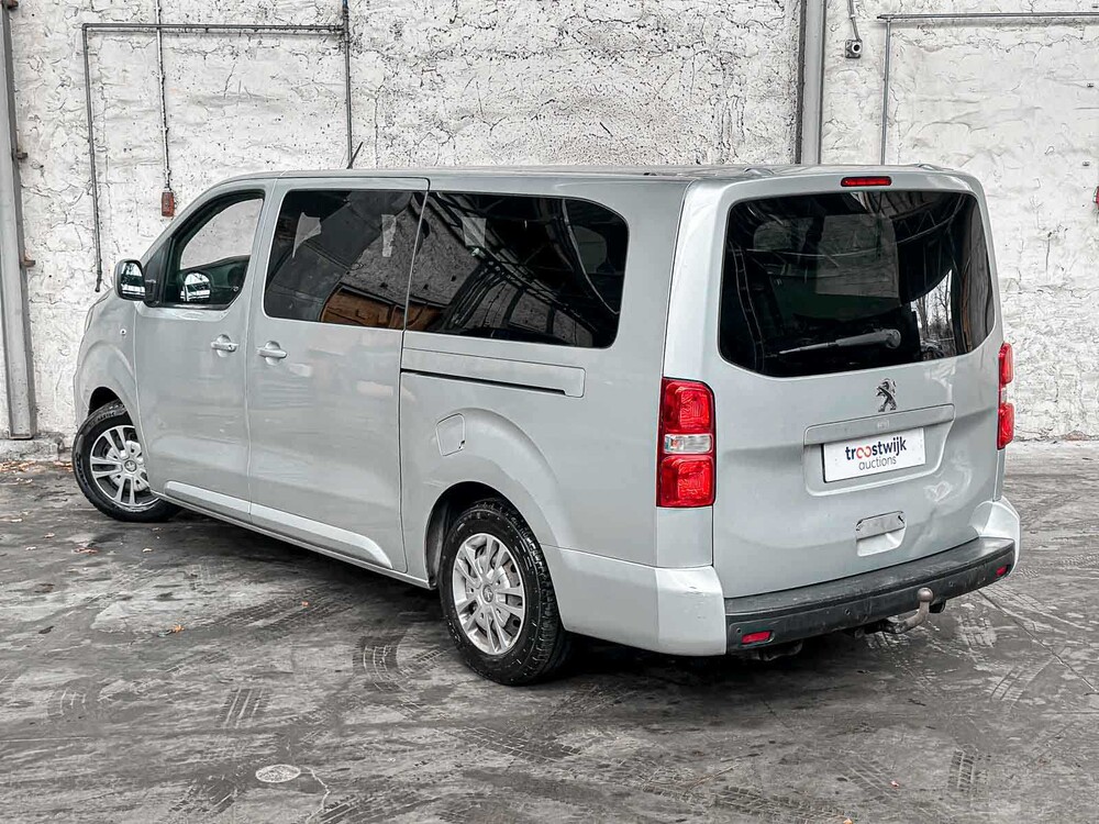 Peugeot Expert Traveller 1.5 9-seater 120hp 2019