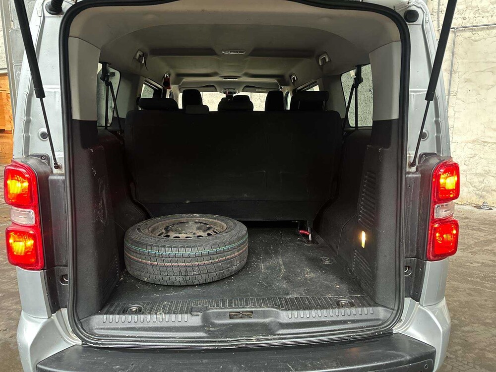 Peugeot Expert Traveller 1.5 9-seater 120hp 2019