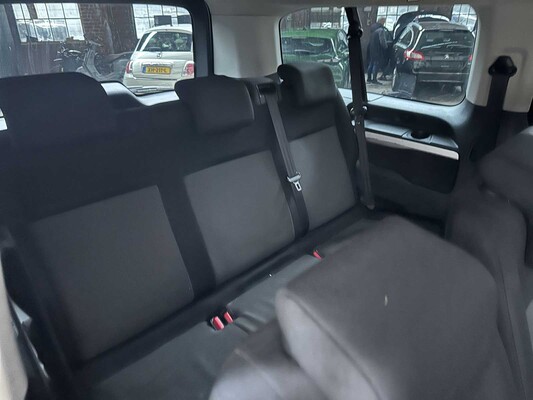 Peugeot Expert Traveller 1.5 9-seater 120hp 2019