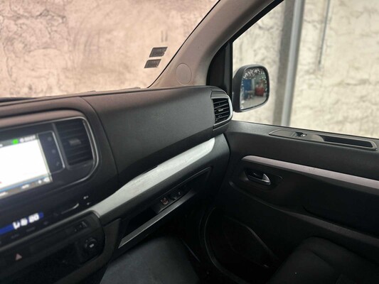Peugeot Expert Traveller 1.5 9-seater 120hp 2019