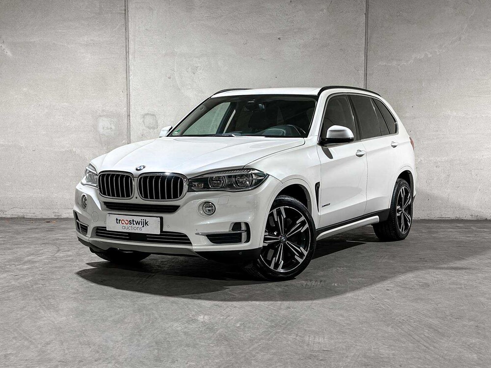 BMW X5 xDrive50i 4.4 V8 High Executive 449pk 2014, J-094-RR