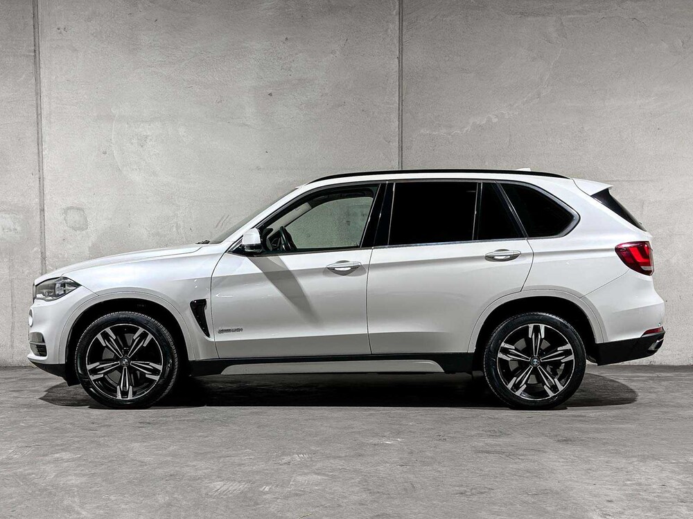 BMW X5 xDrive50i 4.4 V8 High Executive 449pk 2014, J-094-RR