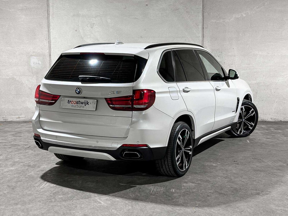 BMW X5 xDrive50i 4.4 V8 High Executive 449pk 2014, J-094-RR