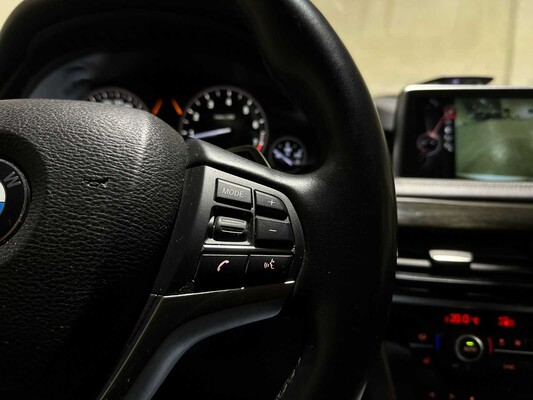 BMW X5 xDrive50i 4.4 V8 High Executive 449pk 2014, J-094-RR