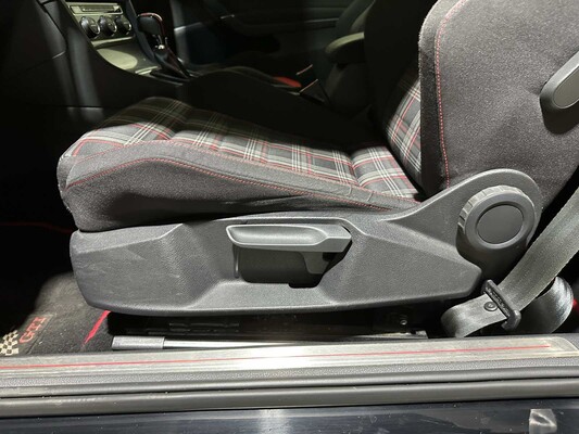 Volkswagen Golf GTI Performance (VII / MK7 / Golf 7) 396pk 2014