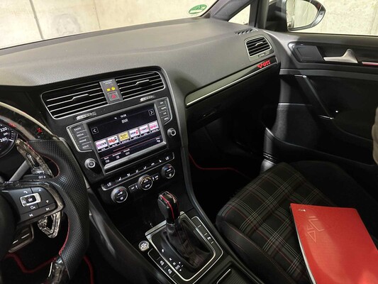 Volkswagen Golf GTI Performance (VII / MK7 / Golf 7) 396pk 2014