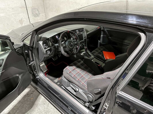 Volkswagen Golf GTI Performance (VII / MK7 / Golf 7) 396pk 2014