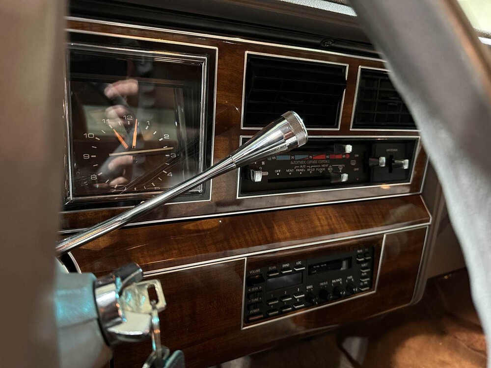 Lincoln Town Car 4.9 V8 Signature SD 160pk 1989, K-946-BX