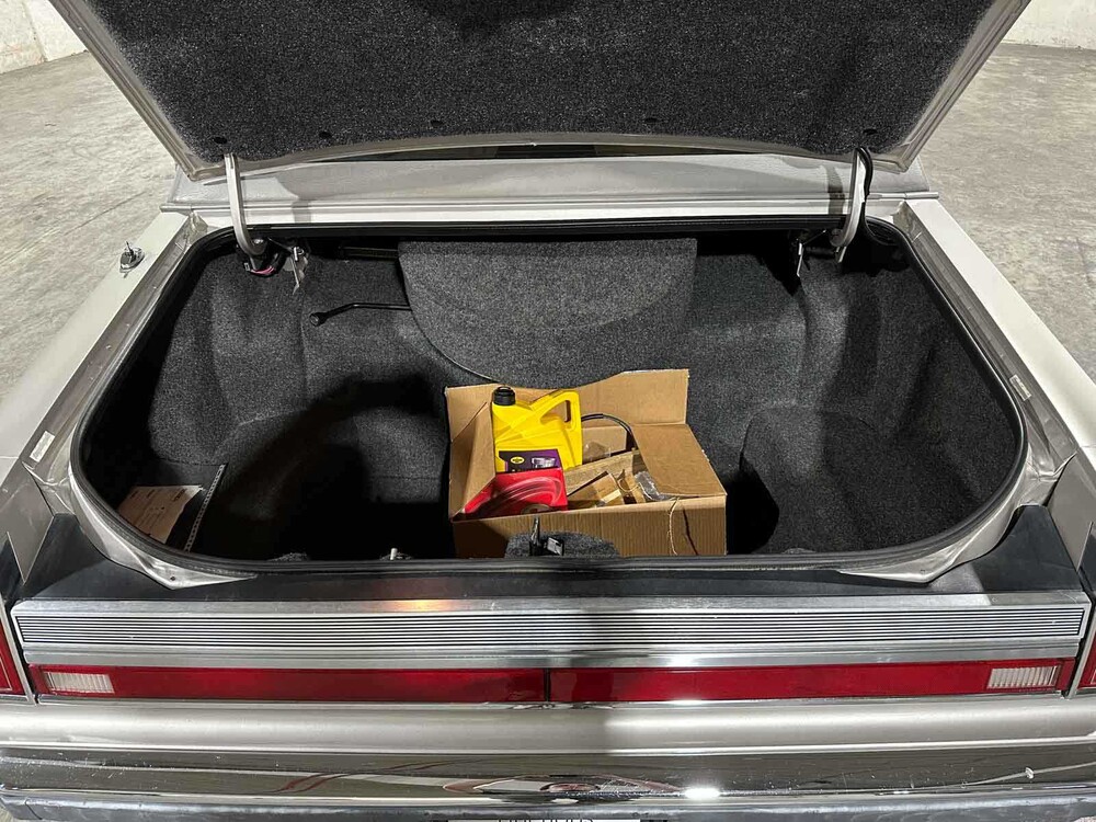 Lincoln Town Car 4,9 V8 Signature SD 160 PS 1989, K-946-BX