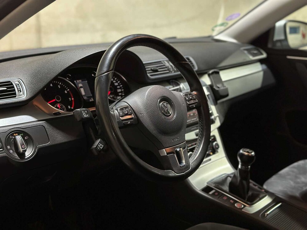 Volkswagen Passat Variant 1.8 TSI Highline 160pk 2011 (Origineel-NL), 71-RPV-9