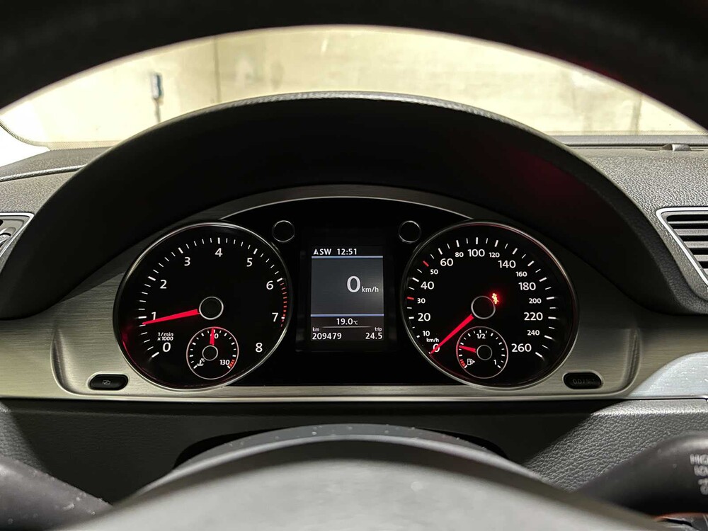 Volkswagen Passat Variant 1.8 TSI Highline 160 PS 2011 (Original-NL), 71-RPV-9